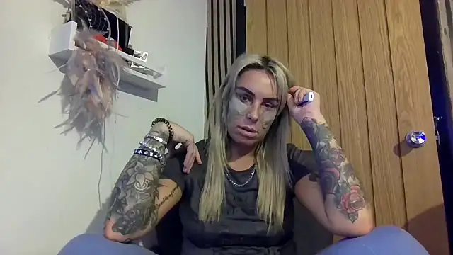 poppyinga1 online show from February 23, 2026, 4:51 pm