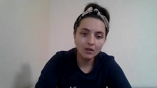 DInaraXRose online show from September 17, 2025, 6:10 pm