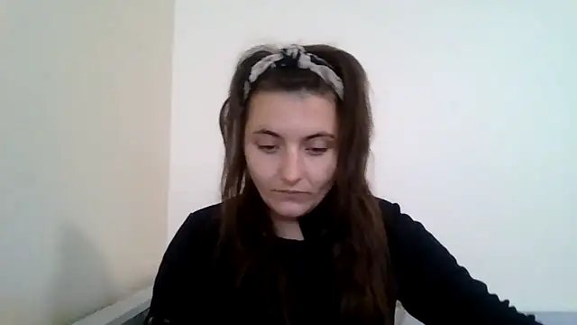 DInaraXRose online show from September 15, 2025, 11:32 am