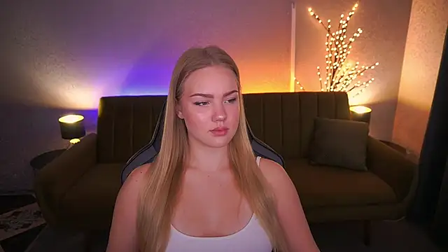 Snapshot of CelesteNoir chatting on October 10, 2025, 6:25 am CelesteNoir online show from October 10, 2025, 6:25 am