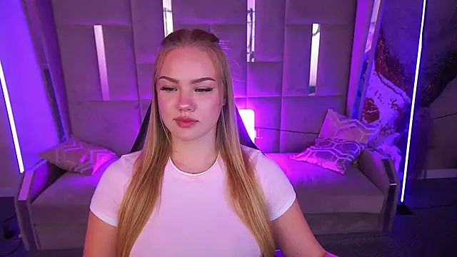 Snapshot of CelesteNoir chatting on September 15, 2025, 1:11 pm CelesteNoir online show from September 15, 2025, 1:11 pm