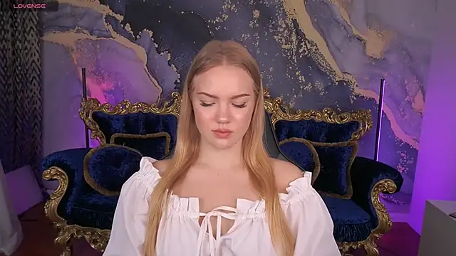 Snapshot of CelesteNoir chatting on October 17, 2025, 6:39 am CelesteNoir online show from October 17, 2025, 6:39 am