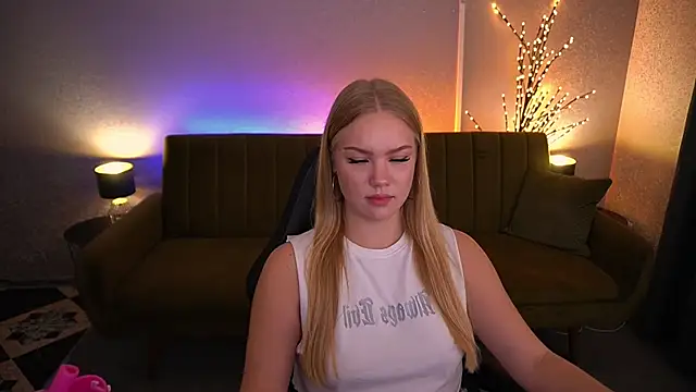 Snapshot of CelesteNoir chatting on September 10, 2025, 1:54 pm CelesteNoir online show from September 10, 2025, 1:54 pm