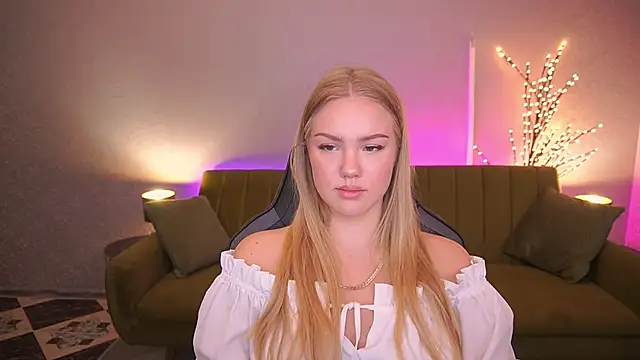 Snapshot of CelesteNoir chatting on September 29, 2025, 6:20 am CelesteNoir online show from September 29, 2025, 6:20 am