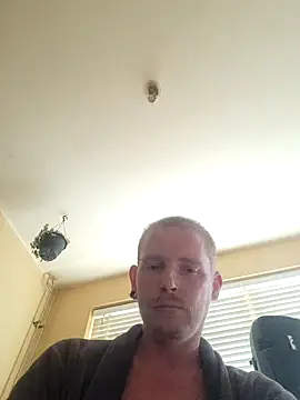 Snapshot of piercingpik chatting on July 8, 2026, 2:40 pm piercingpik online show from July 8, 2026, 2:40 pm