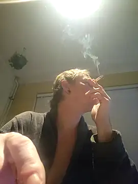 piercingpik online show from December 22, 2025, 10:43 pm