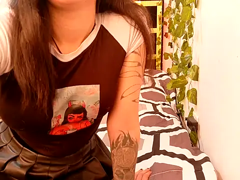 Snapshot of lucywhite13 chatting on September 16, 2025, 7:37 pm lucywhite13 online show from September 16, 2025, 7:37 pm