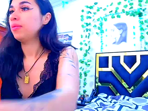 Snapshot of lucywhite13 chatting on September 23, 2025, 1:07 pm lucywhite13 online show from September 23, 2025, 1:07 pm