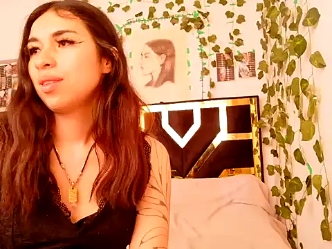 Snapshot of lucywhite13 chatting on October 21, 2025, 10:09 pm lucywhite13 online show from October 21, 2025, 10:09 pm