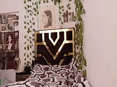 Snapshot of lucywhite13 chatting on September 17, 2025, 7:27 pm lucywhite13 online show from September 17, 2025, 7:27 pm