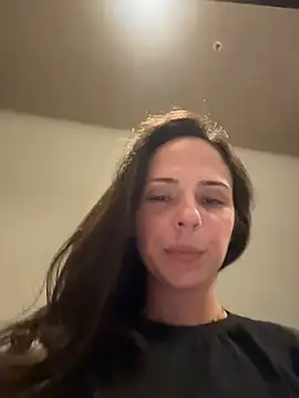 Snapshot of Lady_LauraRose chatting on February 3, 2026, 2:43 am Lady LauraRose online show from February 3, 2026, 2:43 am