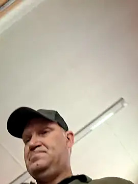 wallacelegend online show from July 28, 2026, 8:44 am