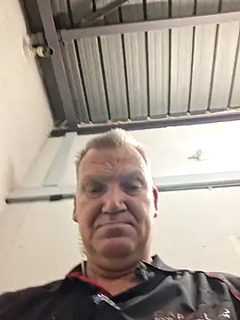 wallacelegend online show from August 2, 2026, 8:01 am