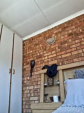 wallacelegend online show from September 16, 2025, 7:20 am