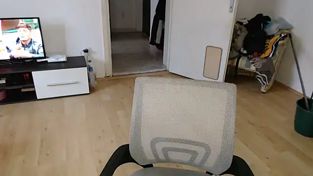 Aliens4twenty online show from September 21, 2025, 5:23 am