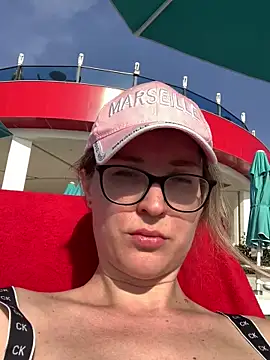 Snapshot of Jugira chatting on November 5, 2025, 12:08 pm Jugira online show from November 5, 2025, 12:08 pm