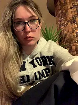 Snapshot of Jugira chatting on November 15, 2025, 8:35 pm Jugira online show from November 15, 2025, 8:35 pm