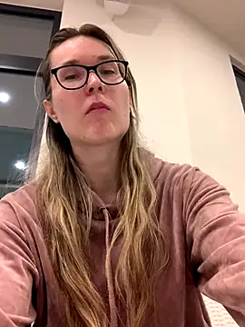 Snapshot of Jugira chatting on November 3, 2025, 7:39 pm Jugira online show from November 3, 2025, 7:39 pm