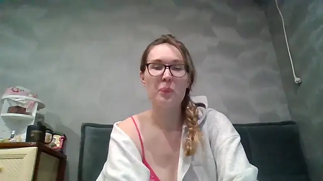 Snapshot of Jugira chatting on October 9, 2025, 11:27 pm Jugira online show from October 9, 2025, 11:27 pm