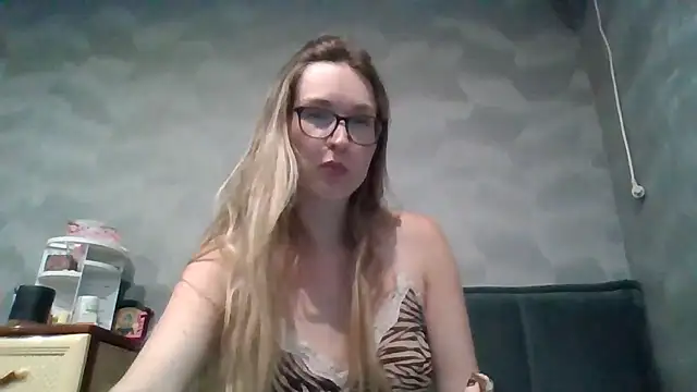 Snapshot of Jugira chatting on November 22, 2025, 11:14 pm Jugira online show from November 22, 2025, 11:14 pm