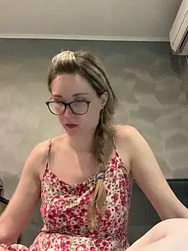 Snapshot of Jugira chatting on September 10, 2025, 9:47 pm Jugira online show from September 10, 2025, 9:47 pm