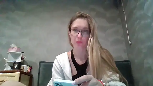 Snapshot of Jugira chatting on October 3, 2025, 11:17 pm Jugira online show from October 3, 2025, 11:17 pm