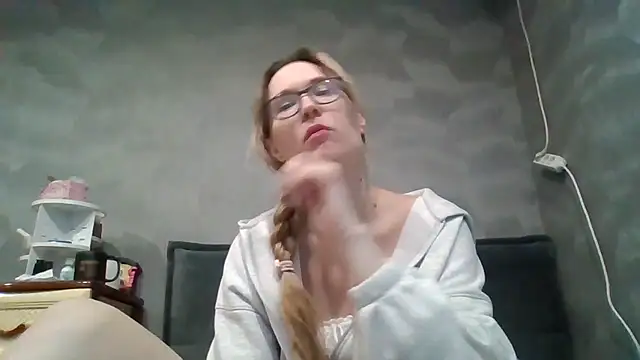 Snapshot of Jugira chatting on October 12, 2025, 11:06 pm Jugira online show from October 12, 2025, 11:06 pm