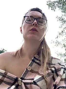 Snapshot of Jugira chatting on September 18, 2025, 1:25 pm Jugira online show from September 18, 2025, 1:25 pm