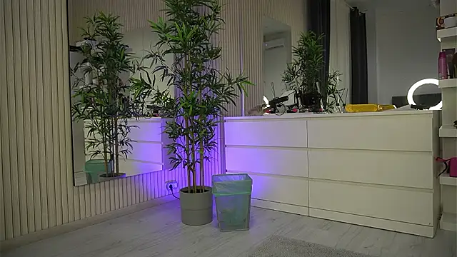 EmmaBlanco online show from March 30, 2026, 5:42 am