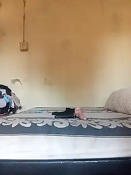 RFeltomWhitJ online show from November 5, 2025, 5:32 am