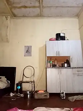 RFeltomWhitJ online show from November 1, 2025, 5:14 am