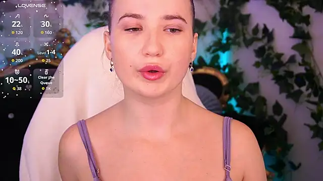 SofieBloom online show from September 22, 2025, 4:24 pm