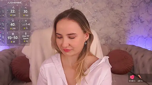 SofieBloom online show from October 7, 2025, 10:55 pm