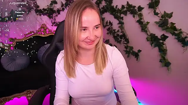 SofieBloom online show from October 16, 2025, 6:49 pm