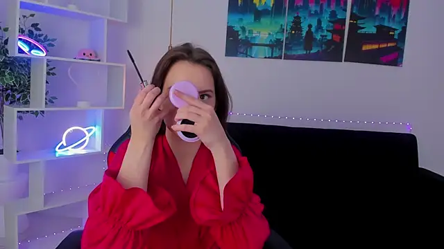 KiraHolli online show from December 1, 2025, 3:07 am