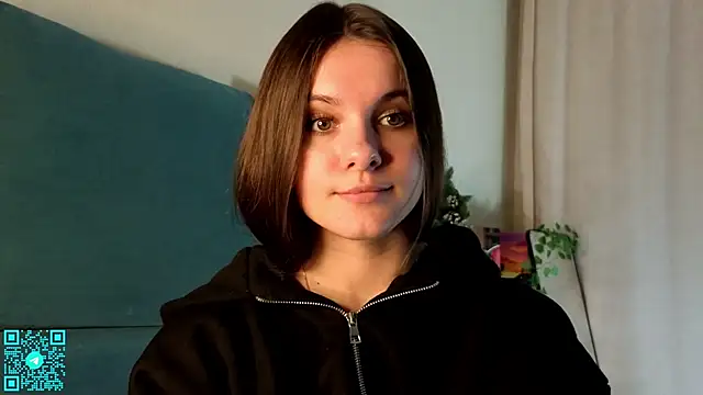 chloemilka online show from March 22, 2026, 5:25 pm