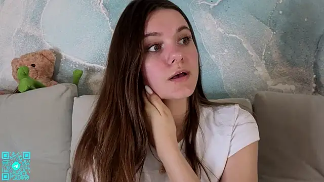 chloemilka online show from June 4, 2026, 6:23 pm