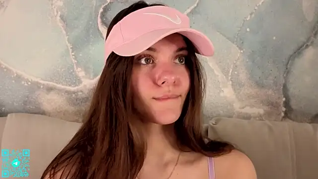 chloemilka online show from April 19, 2026, 5:47 pm