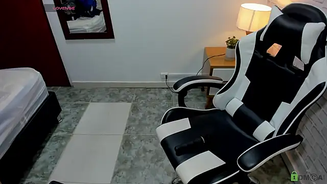 salome rojas  online show from April 15, 2026, 7:58 pm