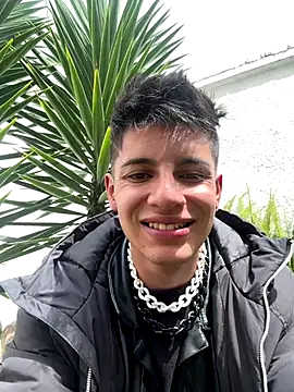 Snapshot of YEICK-17 chatting on December 2, 2025, 6:31 pm YEICK-17 online show from December 2, 2025, 6:31 pm