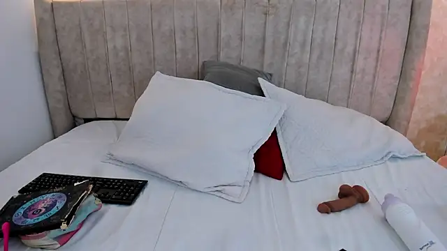 thamiina  online show from February 25, 2026, 7:03 pm