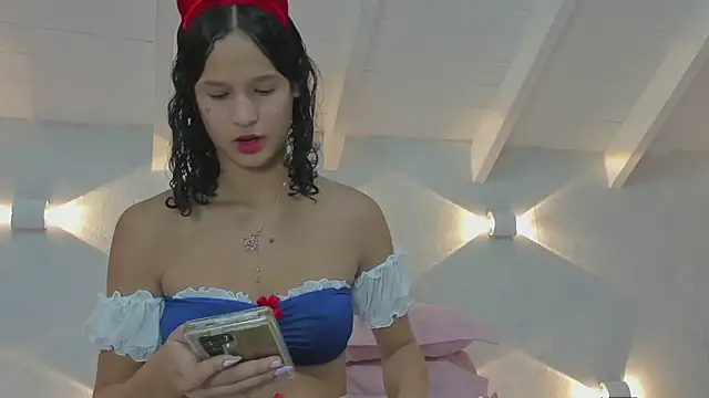 Princesita Sofia  online show from October 18, 2025, 8:33 pm