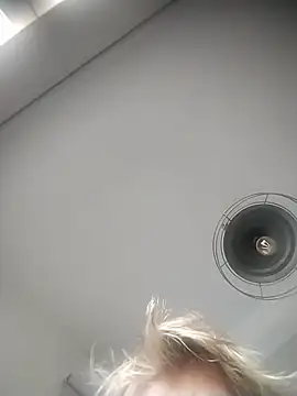 sarahpearlx online show from November 15, 2025, 3:38 pm