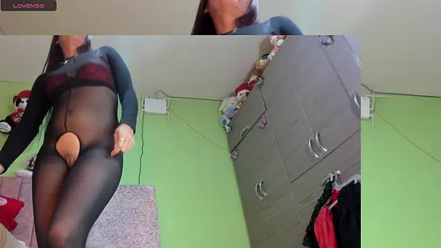 hot Dariana pantyhose online show from November 23, 2025, 1:54 pm