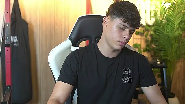 Snapshot of Ethan_occonor chatting on November 25, 2025, 12:44 am Ethan occonor online show from November 25, 2025, 12:44 am