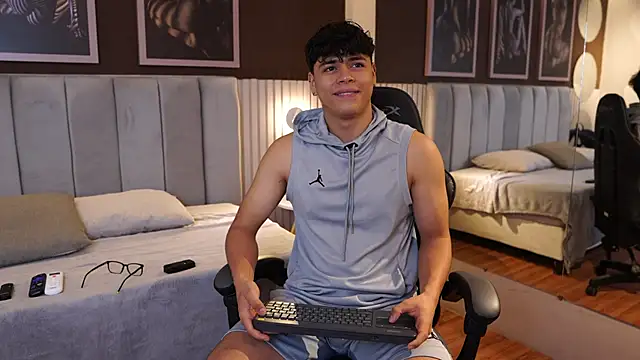 Snapshot of Ethan_occonor chatting on October 7, 2025, 12:17 pm Ethan occonor online show from October 7, 2025, 12:17 pm