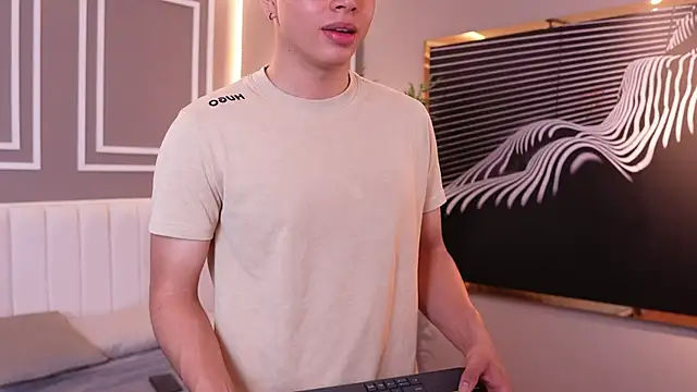 Snapshot of Ethan_occonor chatting on October 24, 2025, 12:48 pm Ethan occonor online show from October 24, 2025, 12:48 pm