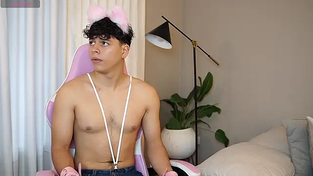 Snapshot of Ethan_occonor chatting on October 4, 2025, 1:23 pm Ethan occonor online show from October 4, 2025, 1:23 pm