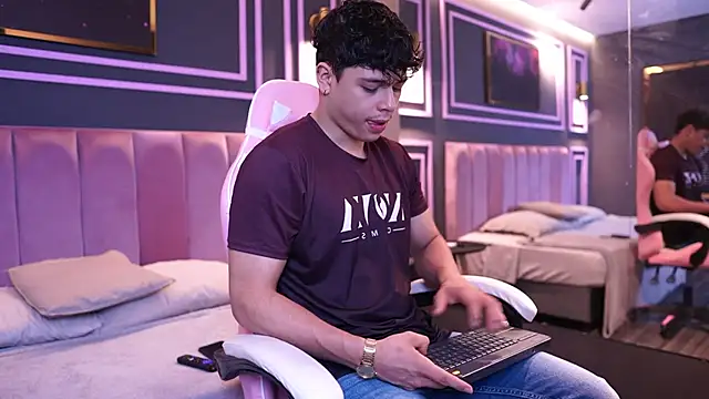 Snapshot of Ethan_occonor chatting on September 17, 2025, 11:01 am Ethan occonor online show from September 17, 2025, 11:01 am