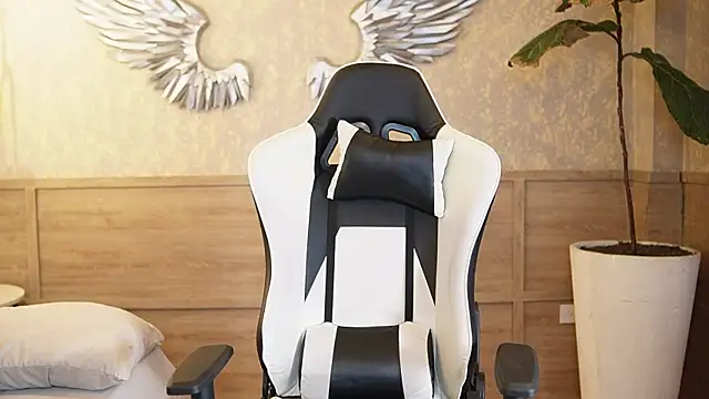 Snapshot of Ethan_occonor chatting on September 29, 2025, 12:44 pm Ethan occonor online show from September 29, 2025, 12:44 pm